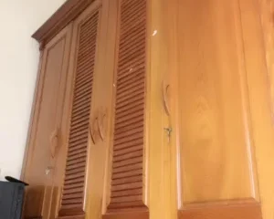 Bé Min cứ muốn khoe con hàu mọng nước với các anh thôi