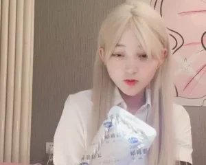 Full clip gạ em gái ngây thơ, đưa cái bcs mà bảo em cái kẹo em cũng tin