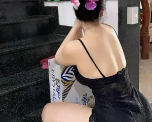 Rủ em trai uống bia, chị gái bất ngờ bị mò hến lúc nửa đêm