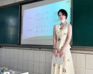 Thấy bảo đây là cliphot cô giáo Tiểu Trương bên Tàu khựa